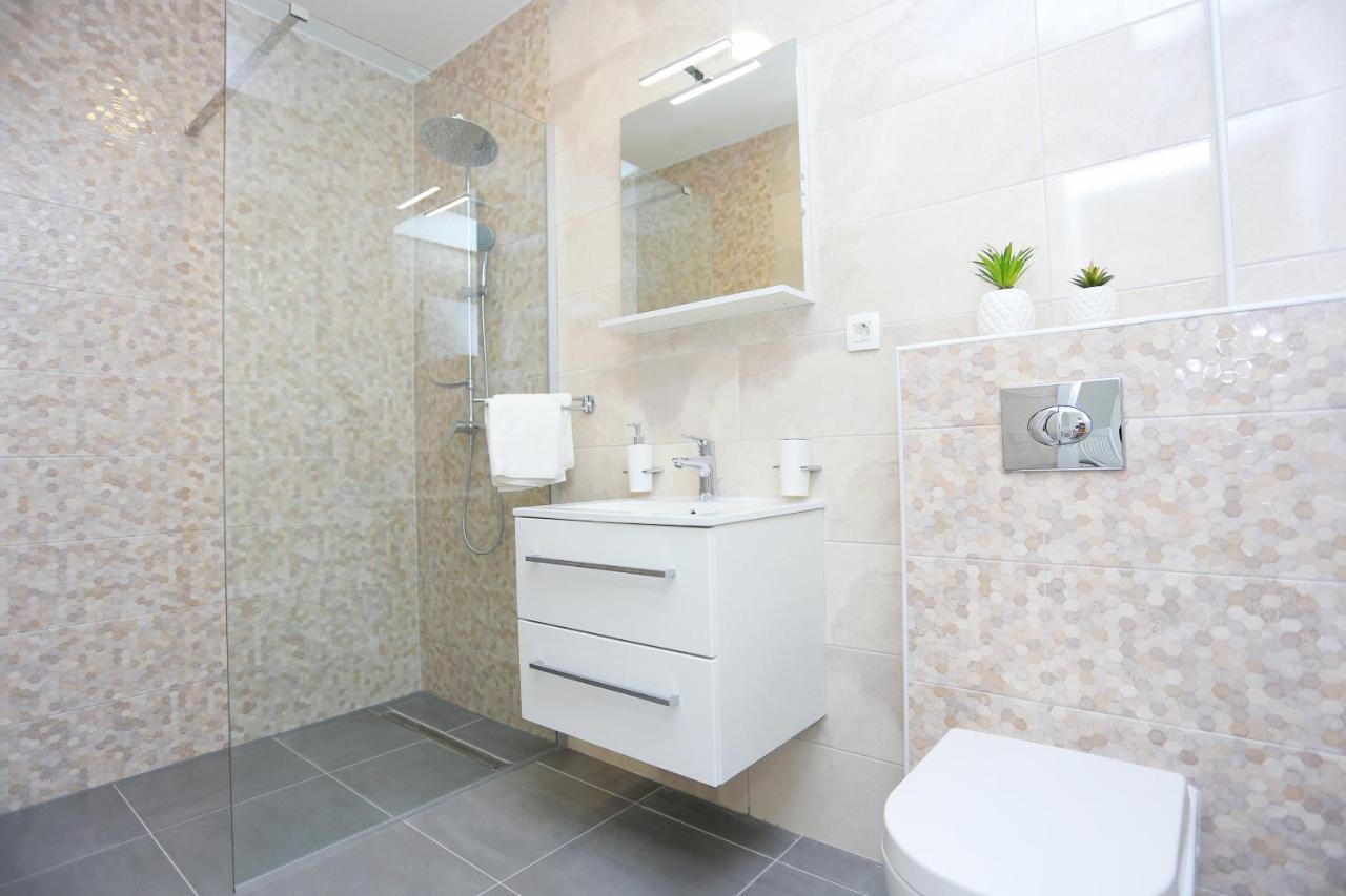 Family Friendly Apartments With A Swimming Pool Zivogosce - Porat, Makarska - 18150 ภายนอก รูปภาพ